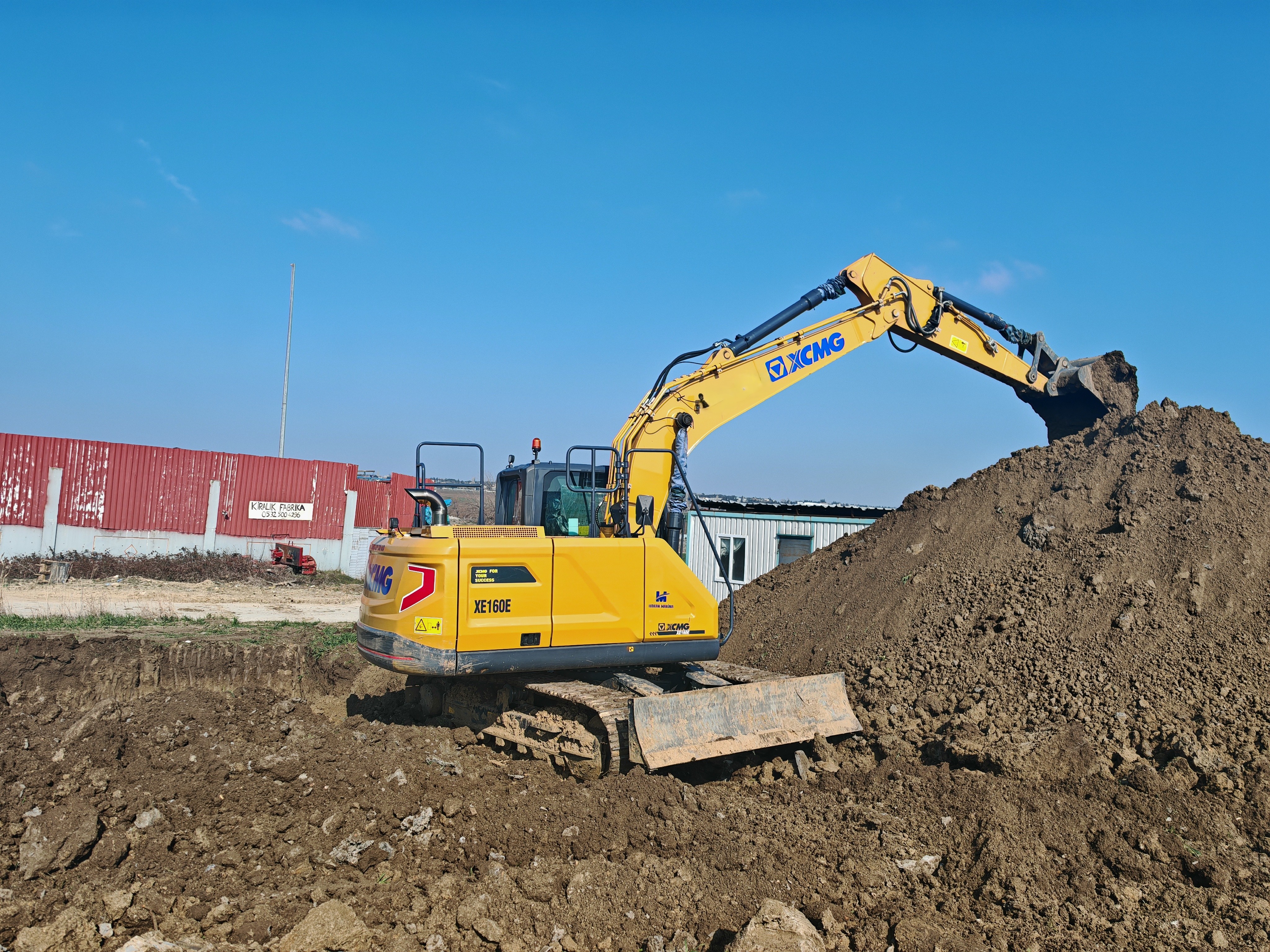 Kiralık Ekskavatör 16 ton kovalı paletli 2